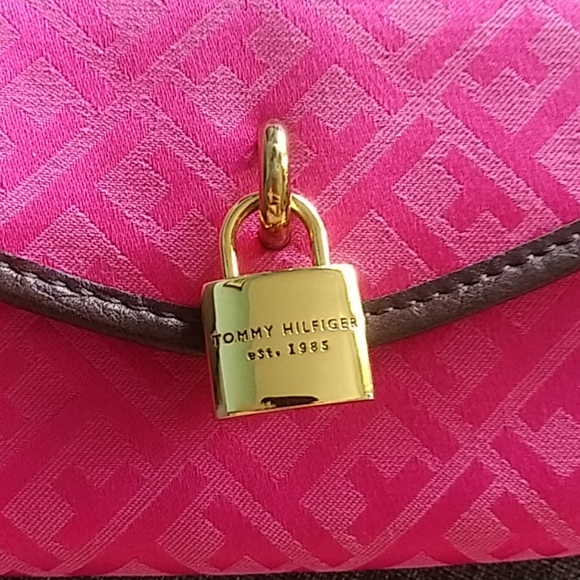 Tommy Hilfiger Purse - Picture 7 of 8